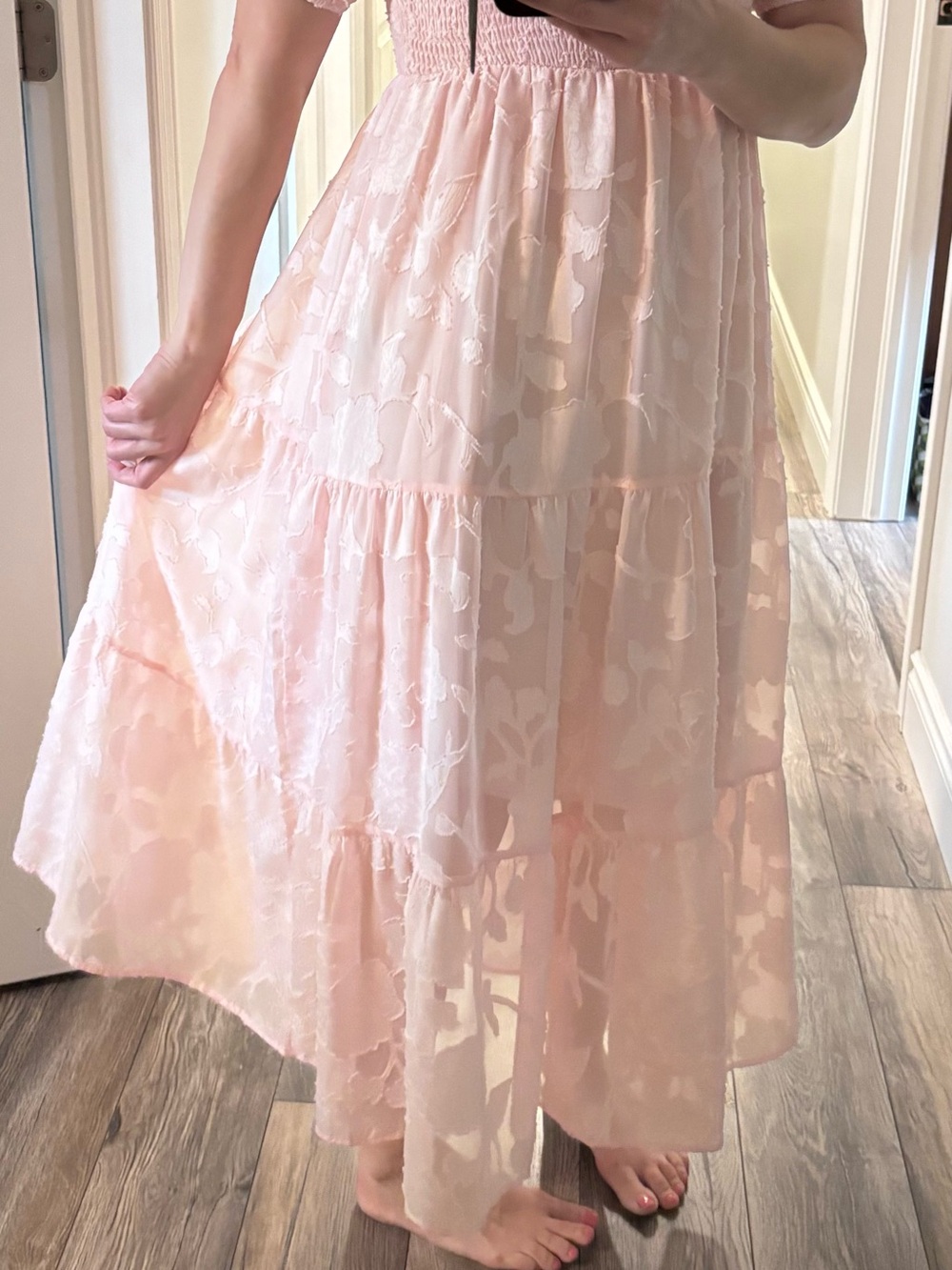 🌸 Pink Floral Textured Smocked Midi Dress - Picture 3 of 12